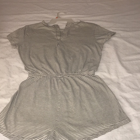 Romper w Grey Stripes - Picture 6 of 8